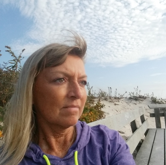 Meet your Posher, Pam - Picture 1 of 1